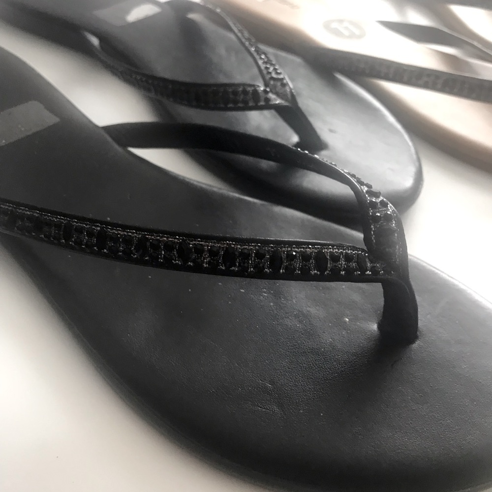 Le château flip flop x2 pairs size 11 can fit size -0 comfortably